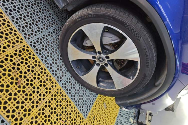 Used Mercedes-Benz GLC 2018 Refreshed GLC 300 4MATIC Dynamic Edition Right Front Wheel Hub