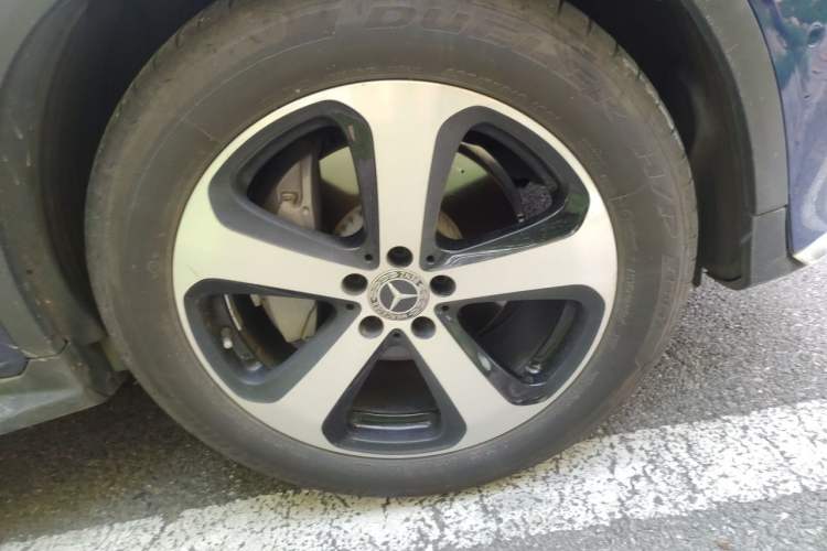 Used Mercedes-Benz GLC 2018 Facelift GLC 260 4MATIC Luxury Edition Right Front Wheel Hub