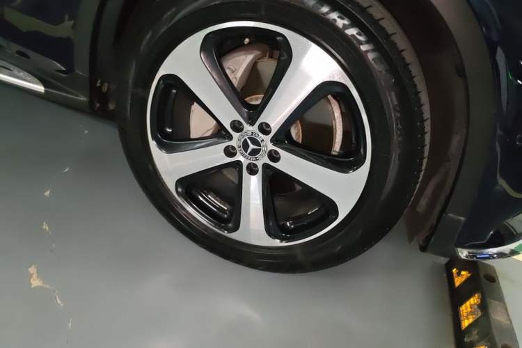 Used Mercedes-Benz GLC 2018 Facelift GLC 260 4MATIC Luxury Edition Right Front Wheel Hub