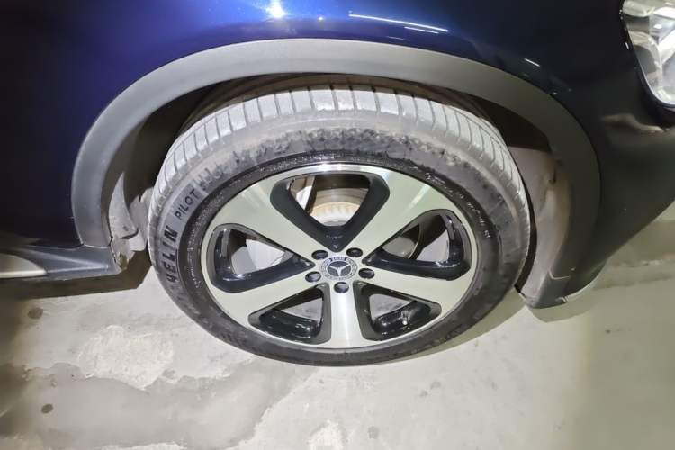 Used Mercedes-Benz GLC 2018 GLC 260 4MATIC Luxury Model Right Front Wheel Hub
