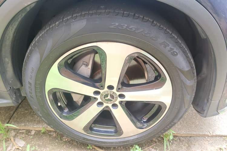 Used Mercedes-Benz GLC 2018 GLC 260 4MATIC Luxury Model Right Front Wheel Hub