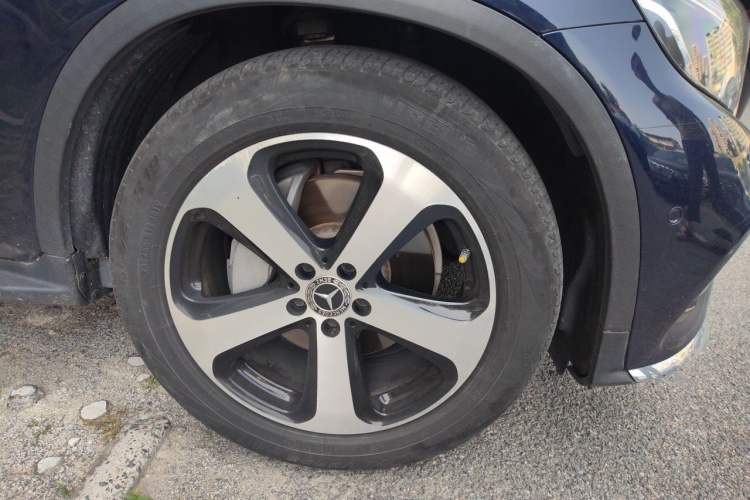 Used Mercedes-Benz GLC 2018 GLC 260 4MATIC Luxury Model Right Front Wheel Hub