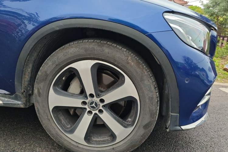 Used Mercedes-Benz GLC 2018 GLC 260 4MATIC Luxury Model Right Front Wheel Hub