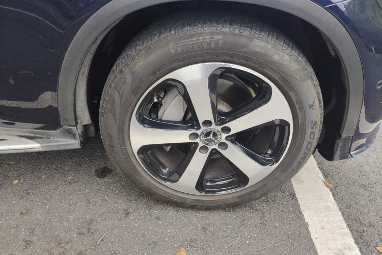 Used Mercedes-Benz GLC 2018 Facelift GLC 260 4MATIC Luxury Edition Right Front Wheel Hub