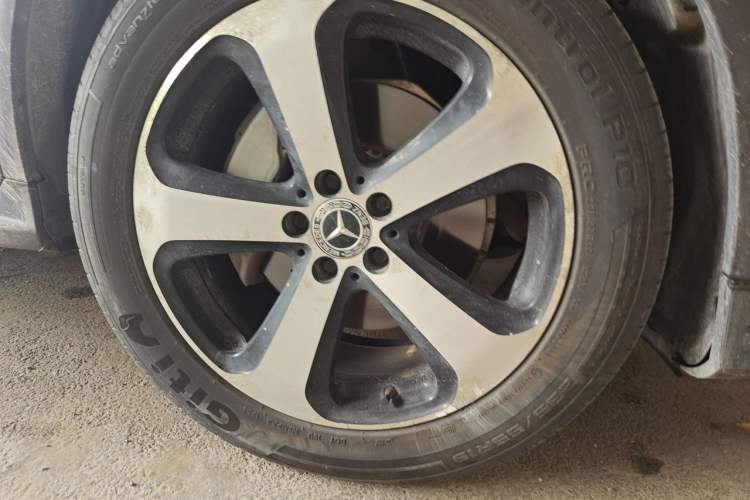 Used Mercedes-Benz GLC 2018 GLC 260 4MATIC Luxury Model Right Front Wheel Hub