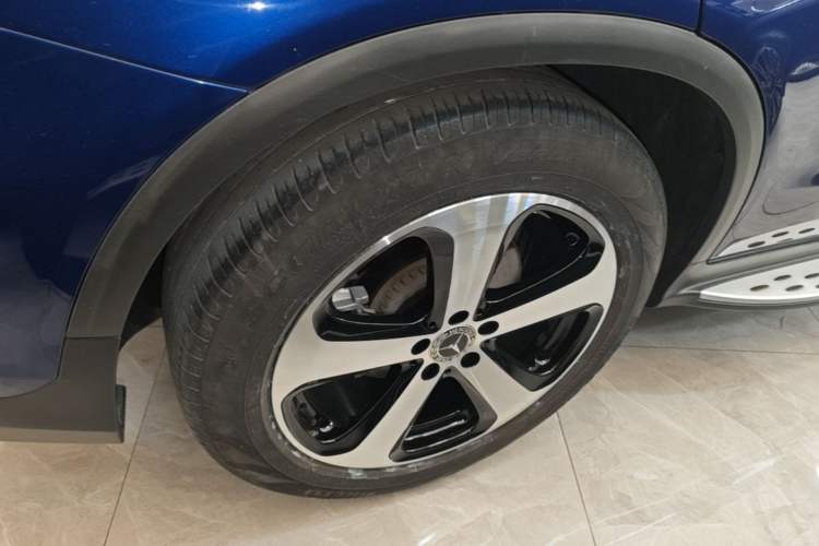 Used Mercedes-Benz GLC 2018 Facelift GLC 260 4MATIC Luxury Edition Right Rear Wheel Hub