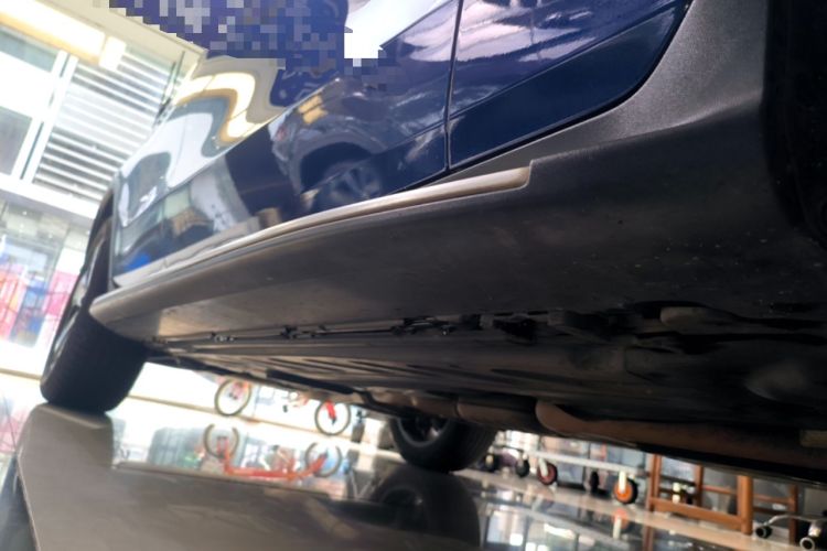 Used Mercedes-Benz GLC 2018 GLC 260 4MATIC Luxury Model Right Side Sill