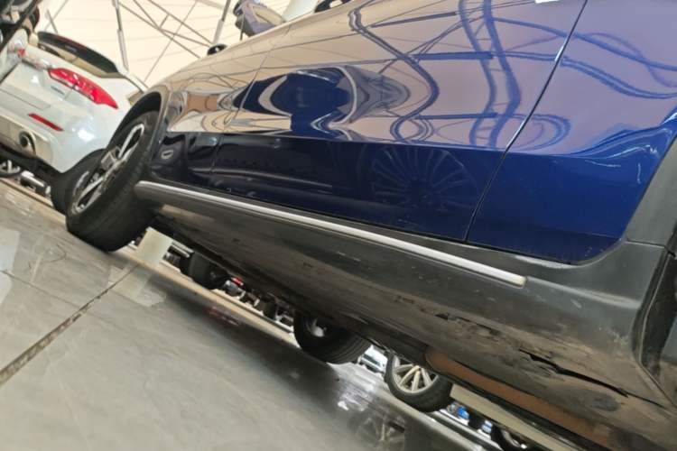 Used Mercedes-Benz GLC 2018 Facelift GLC 260 4MATIC Luxury Edition Right Side Sill