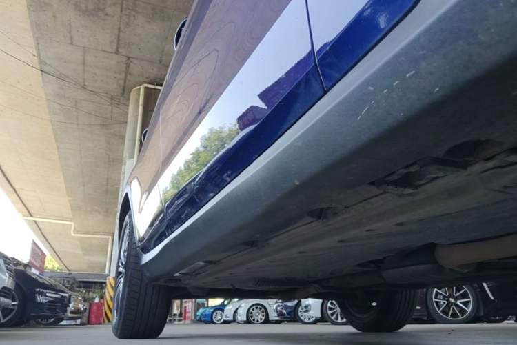 Used Mercedes-Benz GLC 2018 GLC 260 4MATIC Dynamic Edition Right Side Sill