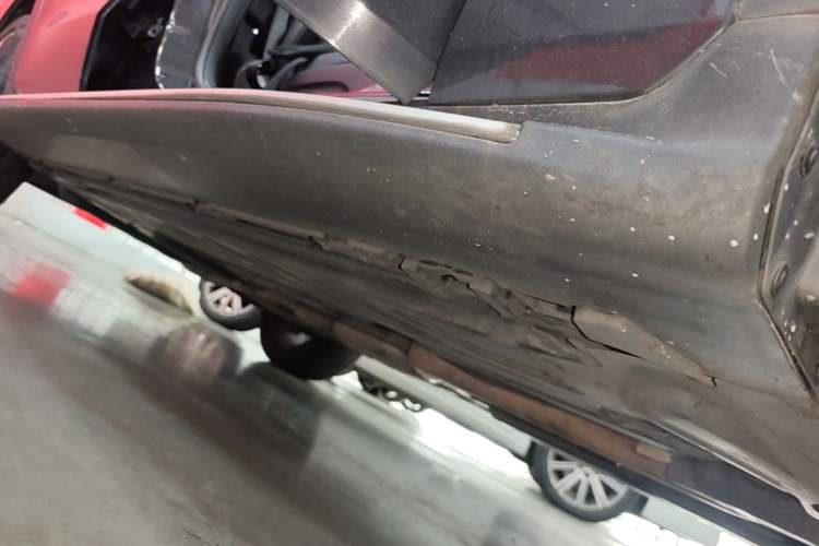 Used Mercedes-Benz GLC 2018 Facelift GLC 260 4MATIC Luxury Edition Right Side Sill