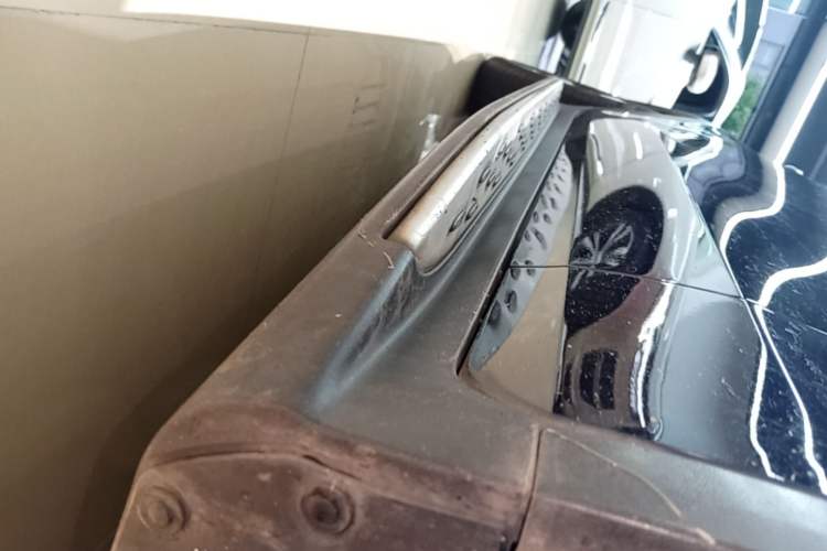 Used Mercedes-Benz GLC 2018 Facelift GLC 260 4MATIC Luxury Edition Right Side Sill