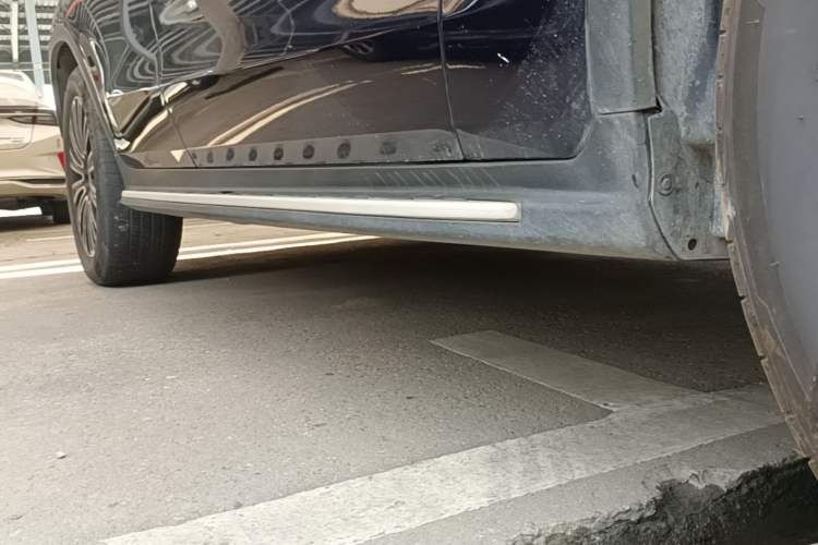 Used Mercedes-Benz GLC 2018 Facelifted GLC 260 4MATIC Dynamic Edition Right Side Sill