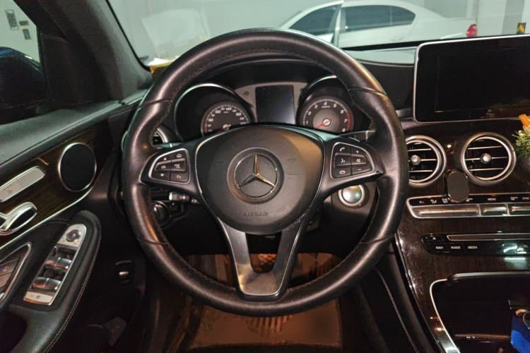 Used Mercedes-Benz GLC 2018 Facelifted GLC 260 4MATIC Dynamic Edition Steering Wheel