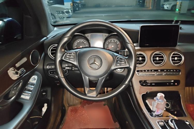 Used Mercedes-Benz GLC 2018 Refreshed GLC 300 4MATIC Dynamic Edition Steering Wheel