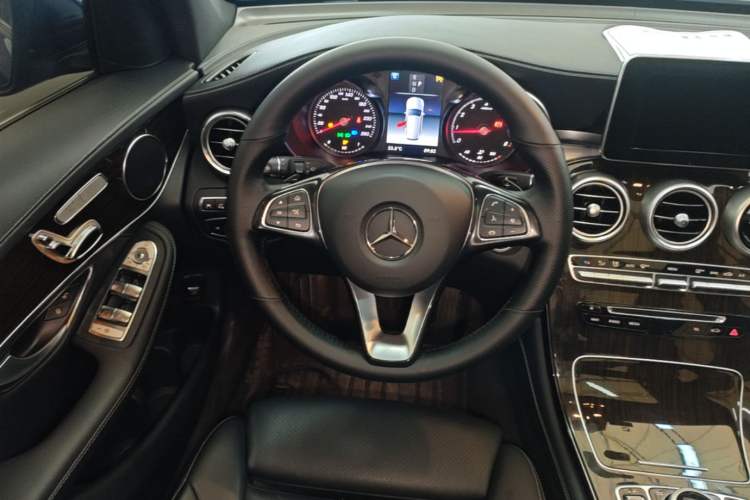 Used Mercedes-Benz GLC 2018 Facelift GLC 260 4MATIC Luxury Edition Steering Wheel