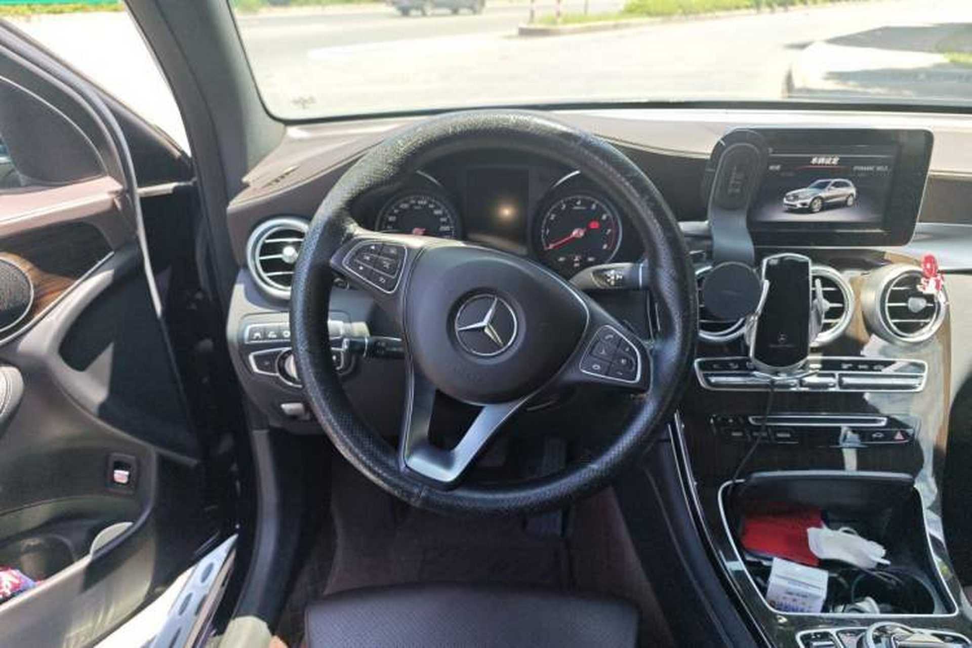 Used Mercedes-Benz GLC 2018 GLC 260 4MATIC Luxury Model Steering Wheel
