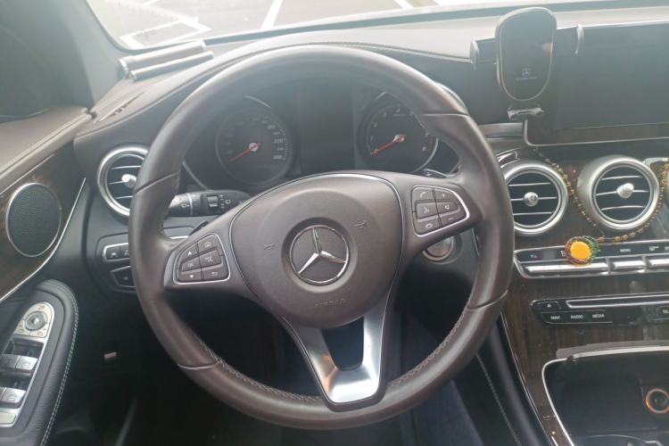 Used Mercedes-Benz GLC 2018 GLC 260 4MATIC Luxury Model Steering Wheel