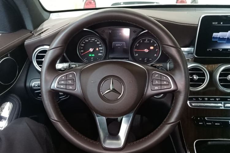 Used Mercedes-Benz GLC 2018 Facelift GLC 260 4MATIC Luxury Edition Steering Wheel
