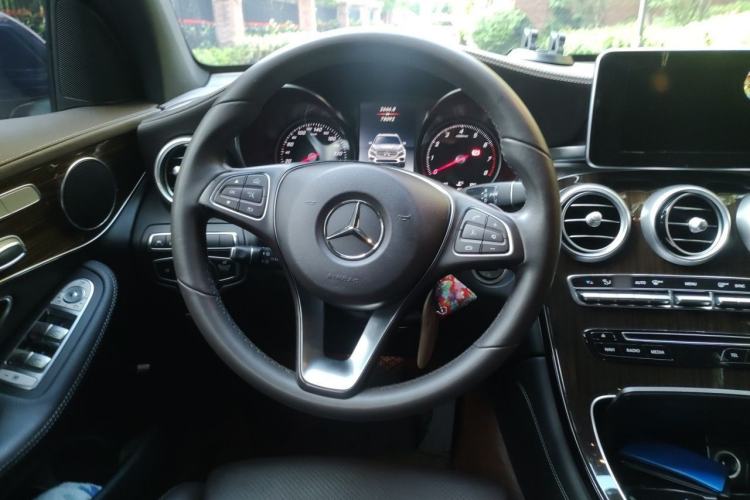 Used Mercedes-Benz GLC 2018 Facelift GLC 260 4MATIC Luxury Edition Steering Wheel