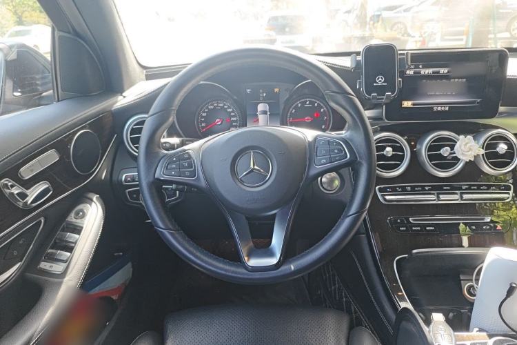Used Mercedes-Benz GLC 2018 Facelift GLC 260 4MATIC Luxury Edition Steering Wheel