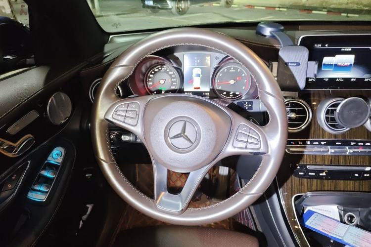 Used Mercedes-Benz GLC 2018 GLC 260 4MATIC Luxury Model Steering Wheel