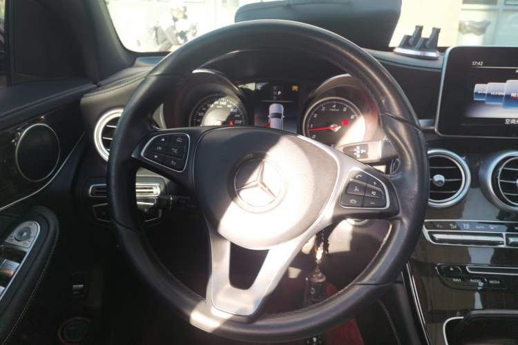 Used Mercedes-Benz GLC 2018 GLC 260 4MATIC Dynamic Edition Steering Wheel