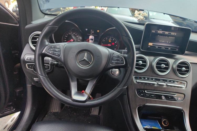 Used Mercedes-Benz GLC 2018 GLC 260 4MATIC Luxury Model Steering Wheel