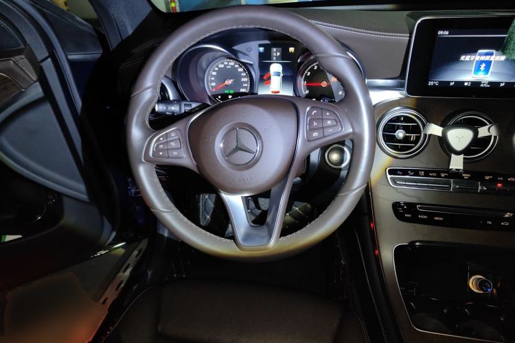 Used Mercedes-Benz GLC 2018 GLC 300 4MATIC Sport Edition Steering Wheel