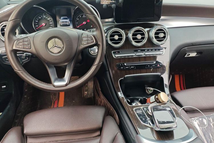 Used Mercedes-Benz GLC 2018 GLC 260 4MATIC Luxury Model Steering Wheel