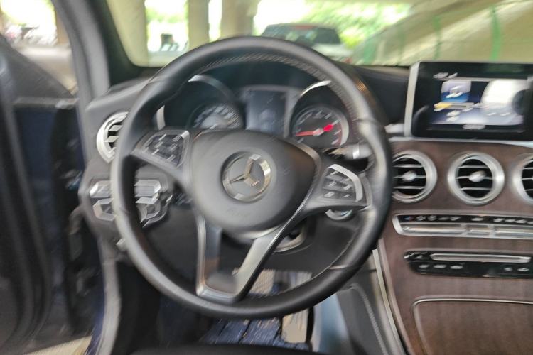 Used Mercedes-Benz GLC 2018 GLC 260 4MATIC Luxury Model Steering Wheel