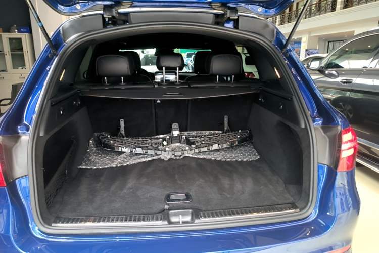 Used Mercedes-Benz GLC 2018 GLC 260 4MATIC Luxury Model Trunk