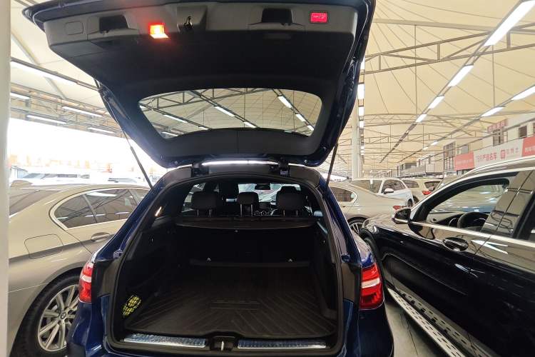 Used Mercedes-Benz GLC 2018 Facelift GLC 260 4MATIC Luxury Edition Trunk