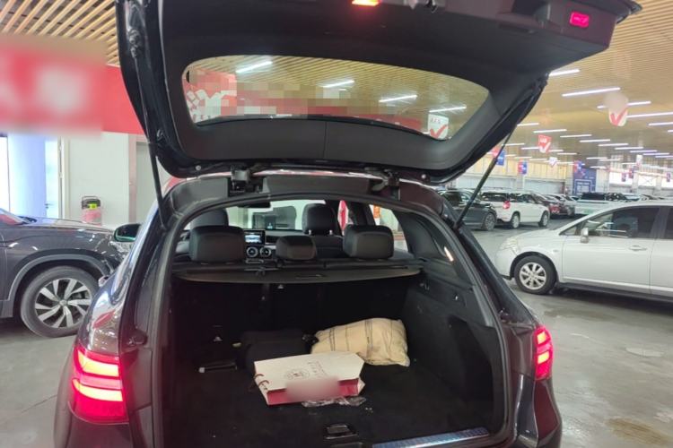 Used Mercedes-Benz GLC 2018 Facelift GLC 260 4MATIC Luxury Edition Trunk