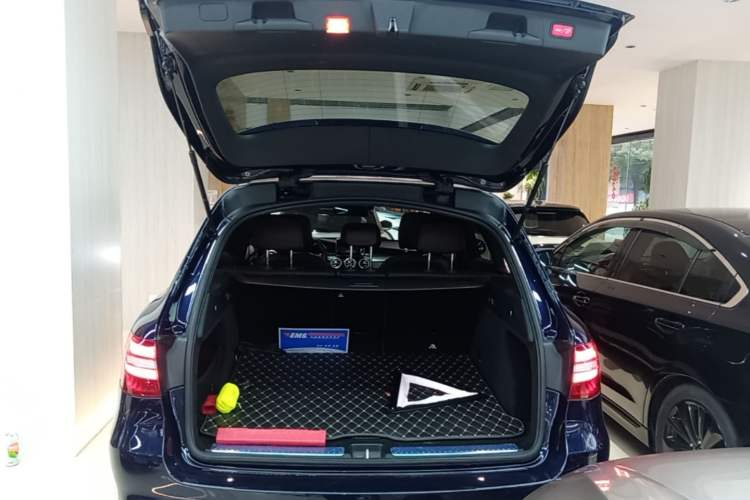 Used Mercedes-Benz GLC 2018 Facelift GLC 260 4MATIC Luxury Edition Trunk