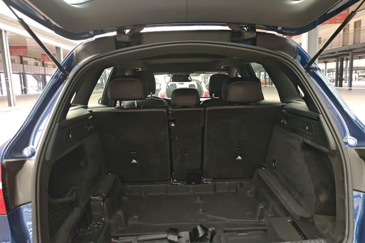 Used Mercedes-Benz GLC 2018 GLC 260 4MATIC Luxury Model Trunk