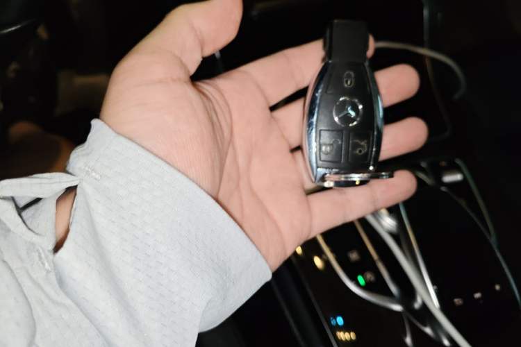 Used Mercedes-Benz GLC 2018 Facelift GLC 260 4MATIC Luxury Edition Vehicle Key