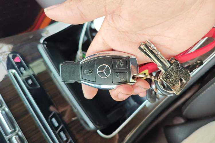 Used Mercedes-Benz GLC 2018 GLC 260 4MATIC Luxury Model Vehicle Key