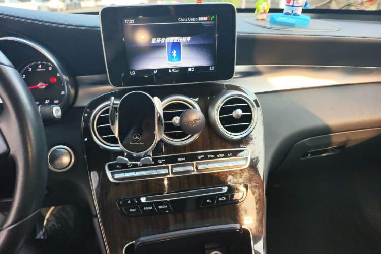 Used Mercedes-Benz GLC 2018 GLC 260 4MATIC Luxury Model Audio And AC Panel