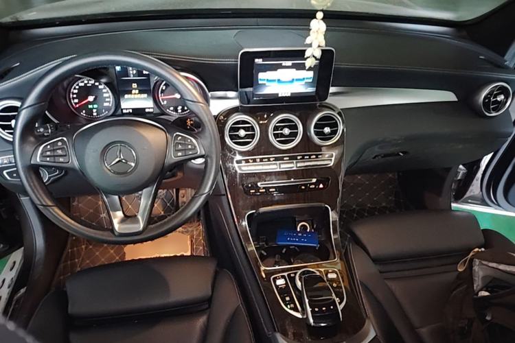Used Mercedes-Benz GLC 2018 Facelift GLC 260 4MATIC Luxury Edition Center Console