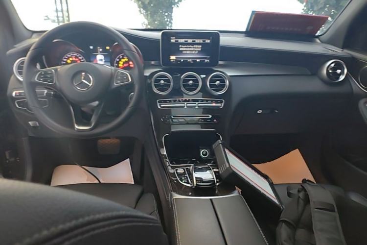 Used Mercedes-Benz GLC 2018 GLC 260 4MATIC Luxury Model Center Console
