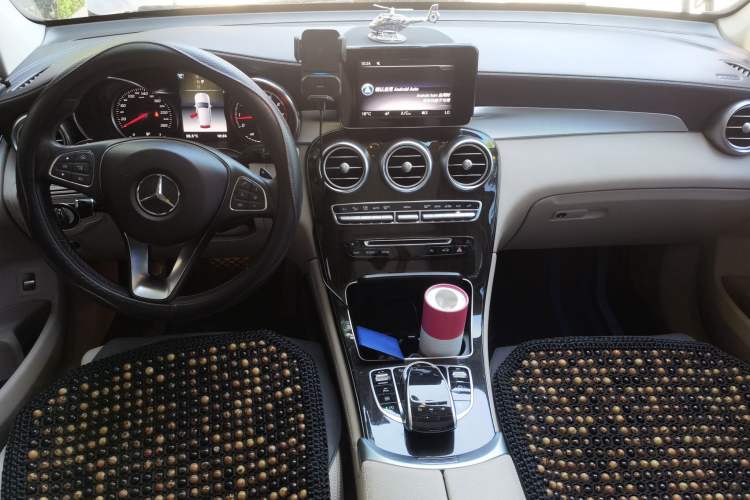 Used Mercedes-Benz GLC 2018 GLC 260 4MATIC Dynamic Edition Center Console