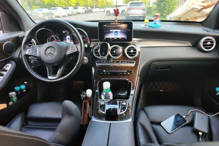 Used Mercedes-Benz GLC 2018 GLC 260 4MATIC Luxury Model Center Console