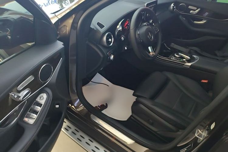 Used Mercedes-Benz GLC 2018 GLC 260 4MATIC Luxury Model Driver Seat
