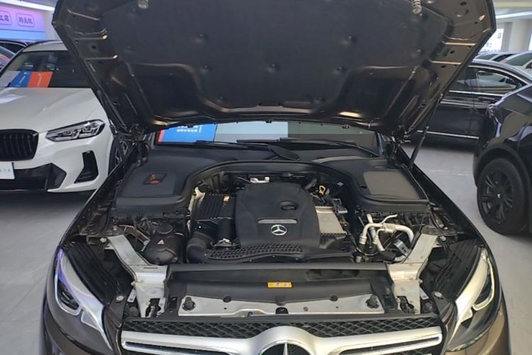 Used Mercedes-Benz GLC 2018 GLC 260 4MATIC Luxury Model Engine Bay