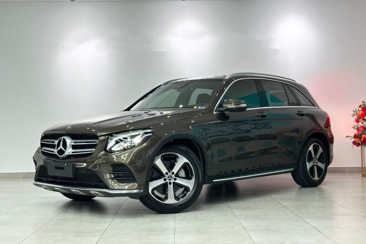 Used Mercedes-Benz GLC 2018 GLC 260 4MATIC Luxury Model Exterior 2