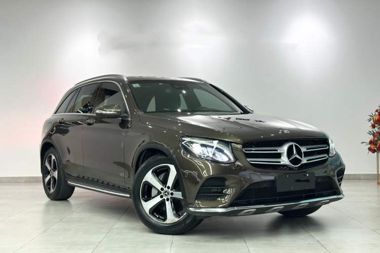 Used Mercedes-Benz GLC 2018 GLC 260 4MATIC Luxury Model Exterior 3