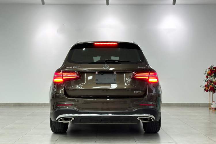 Used Mercedes-Benz GLC 2018 GLC 260 4MATIC Luxury Model Exterior 4