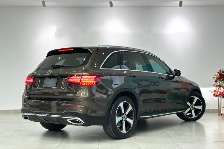 Used Mercedes-Benz GLC 2018 GLC 260 4MATIC Luxury Model Exterior 5