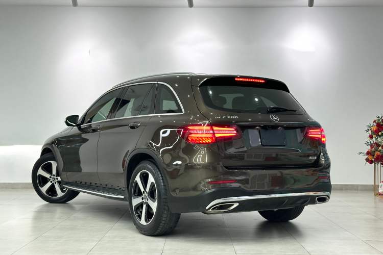 Used Mercedes-Benz GLC 2018 GLC 260 4MATIC Luxury Model Exterior 6