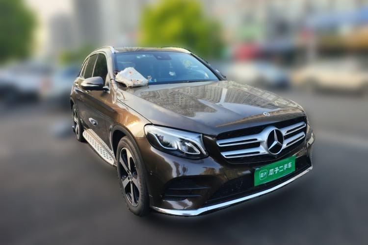 Used Mercedes-Benz GLC 2018 GLC 260 4MATIC Luxury Model Front Right 45 Deg